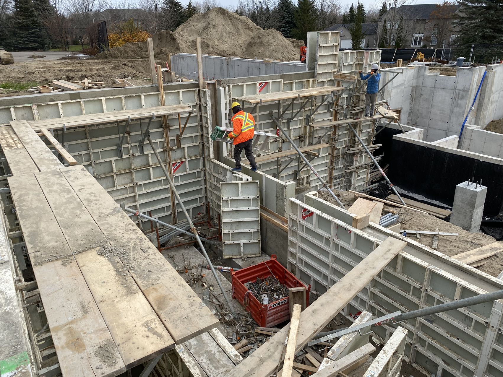 Kensington Dr, Richmond Hill - Image 40